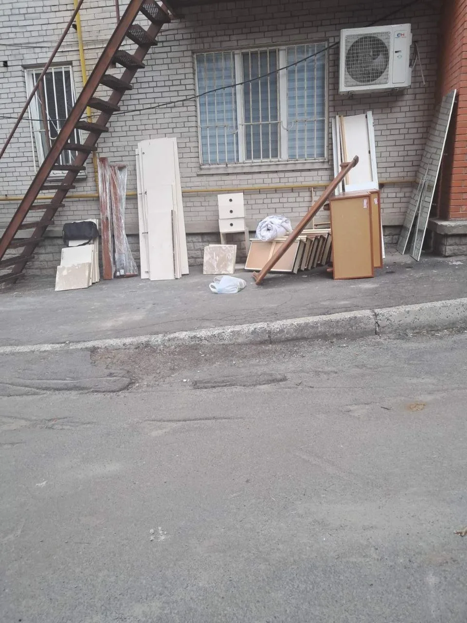 Складські вантажі та будматеріали